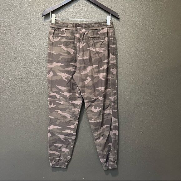 Athleta Camo Farallon Jogger - Picture 13 of 16